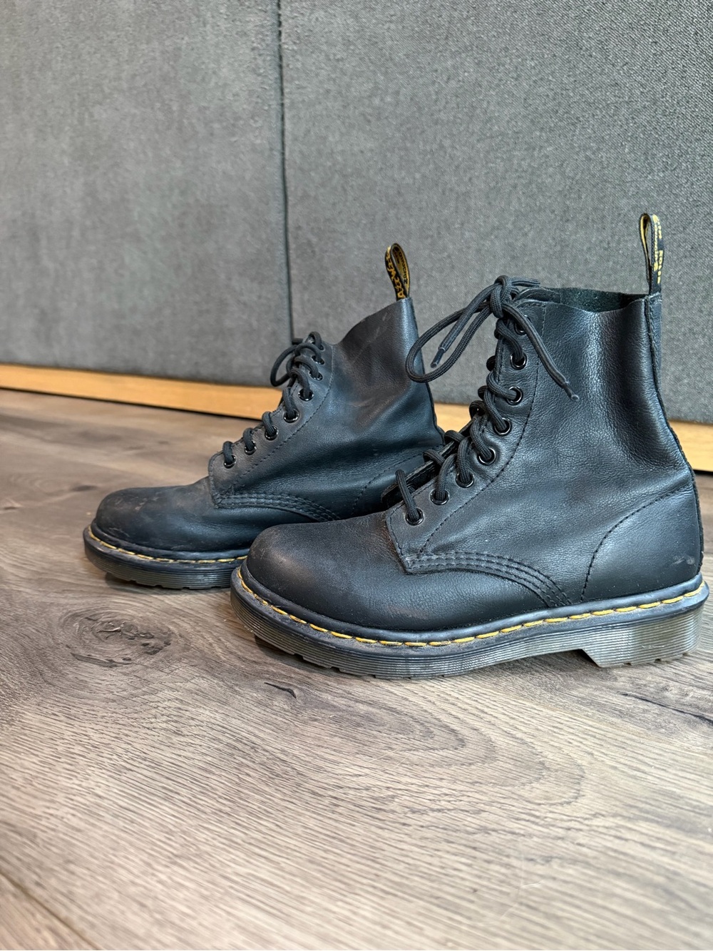 Dr. Martens 1460 Pascal Virginia Leather Boots Pascal Black 8-Eye Combat Boots